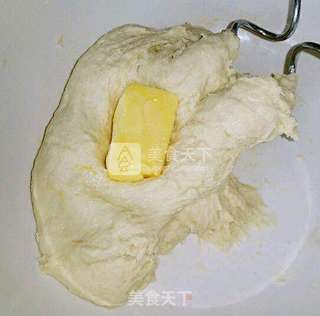 酸酸甜甜---枣泥香蕉辫子包的做法步骤:5