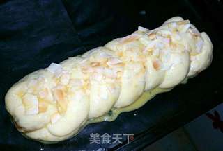 酸酸甜甜---枣泥香蕉辫子包的做法步骤:12