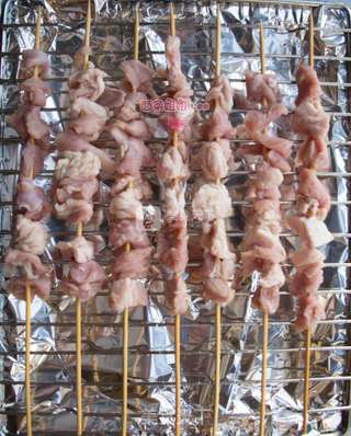 羊肉串-电烤箱版 家里的街边美味的做法步骤:2