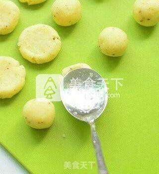 香煎土豆饼的做法步骤:4