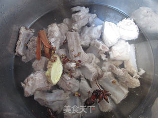 茄汁排骨烩面的做法步骤:6