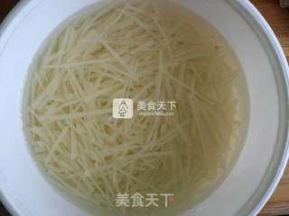 酸辣孜然土豆丝的做法步骤:3