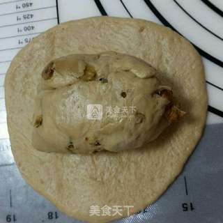 红糖果仁软欧包的做法步骤:12