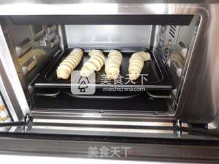 豆沙毛毛虫面包的做法步骤:10
