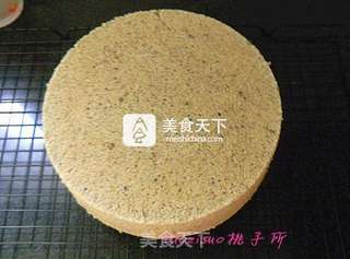 黑芝麻戚风蛋糕的做法步骤:11