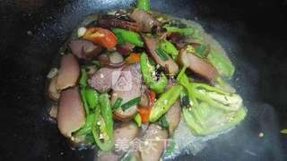 青椒炒腊肉的做法步骤:7