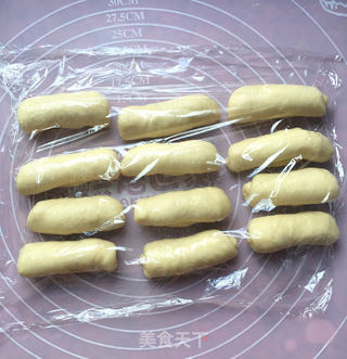 红豆沙绣球面包的做法步骤:12