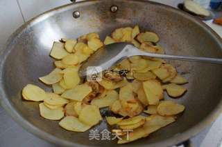 干锅土豆片的做法步骤:5