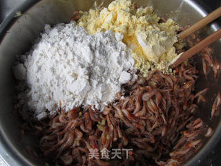 酥炸小河虾卷饼的做法步骤:5