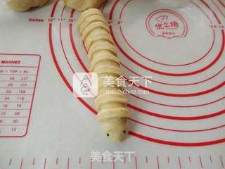 豆沙毛毛虫面包的做法步骤:8