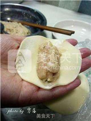 白菜猪肉锅贴的做法步骤:5