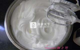 黑芝麻戚风蛋糕的做法步骤:7