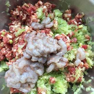 佛手瓜鲜虾猪肉馄饨的做法步骤:7