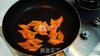 杏仁炒玉米的做法步骤:2