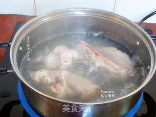 萝卜骨头汤的做法步骤:2