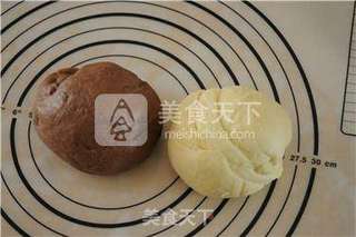 萌萌哒——双色小熊豆沙包的做法步骤:4