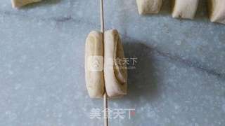 奶香南瓜花卷的做法步骤:12