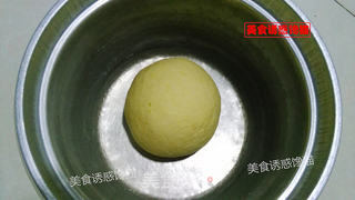 南瓜榨菜肉末花卷的做法步骤:2