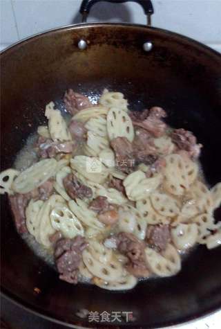 莲藕焖鸭肉家庭版的做法步骤:7