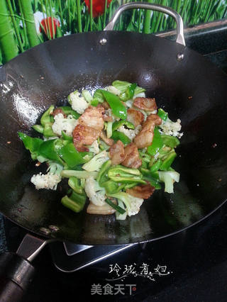五花肉炒尖椒花菜的做法步骤:5