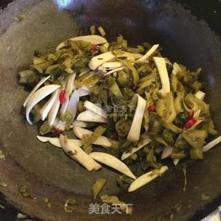 鸡腿菇炒咸菜的做法步骤:7