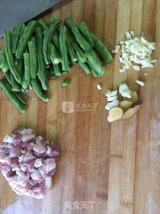 肉丁茄烧豆的做法步骤:2