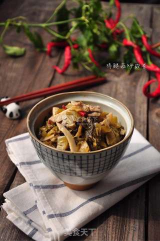 鸡腿菇炒咸菜的做法步骤:11