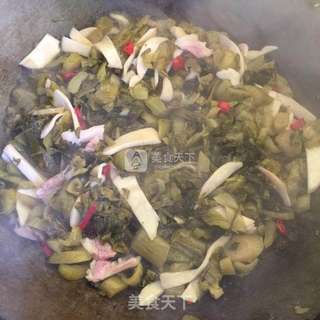 鸡腿菇炒咸菜的做法步骤:9
