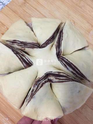 豆沙花朵面包的做法步骤:7