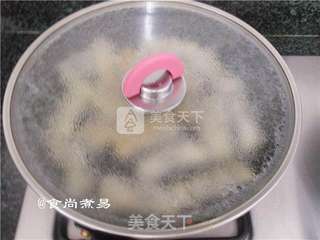 鲜肉木耳锅贴的做法步骤:9