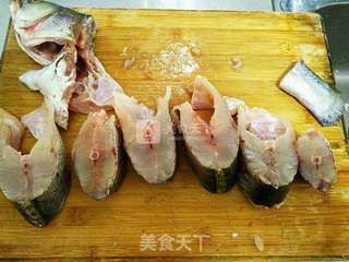 茄汁鱼块的做法步骤:2