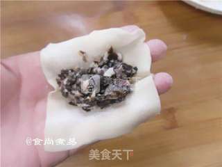 鲜肉木耳锅贴的做法步骤:5