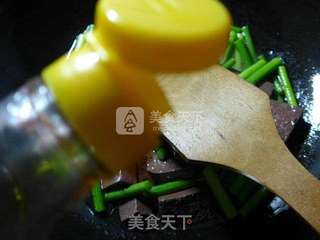 蒜薹炒鹅血的做法步骤：6