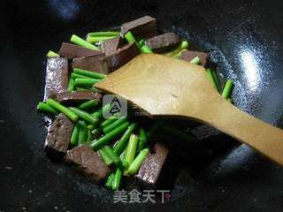 蒜薹炒鹅血的做法步骤：9