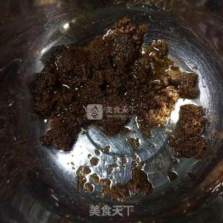 红糖全麦香蕉蔓越莓马芬的做法步骤：2