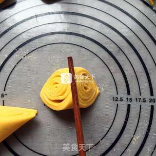 南瓜花卷馒头的做法步骤:12