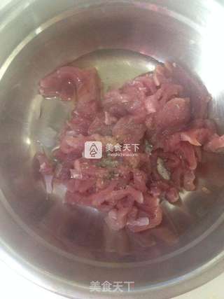 鱼香肉丝的做法步骤:3