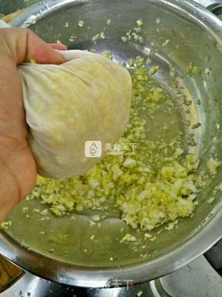 白菜猪肉糜锅贴的做法步骤:7