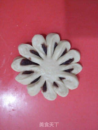 豆沙菊花面包的做法步骤：13