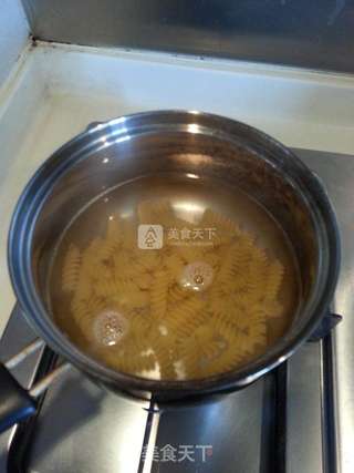 茄汁意粉的做法步骤：1