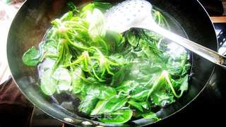 菠菜拌鸡胗的做法步骤:2