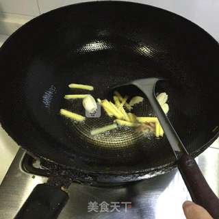 双椒爆鱿鱼的做法步骤:4