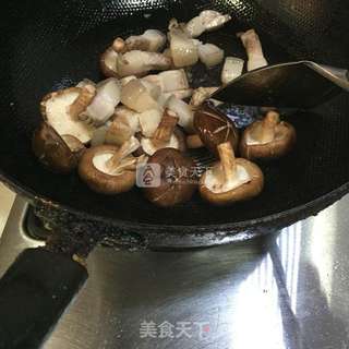 香菇红烧肉的做法步骤:4