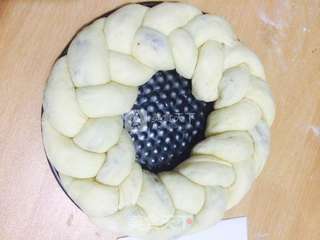 圣诞花环面包的做法步骤:9
