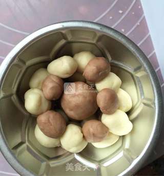 花生仁足球面包的做法步骤:14