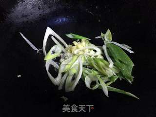 葱爆孜然羊肉的做法步骤:2