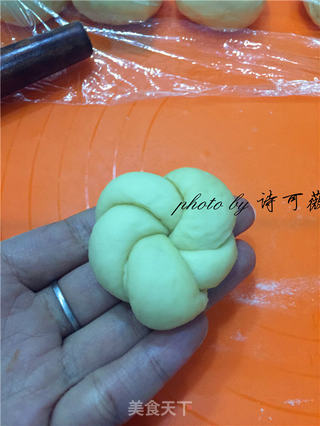 小花朵豆沙面包的做法步骤:13