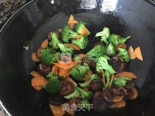 香菇西兰花的做法步骤:7