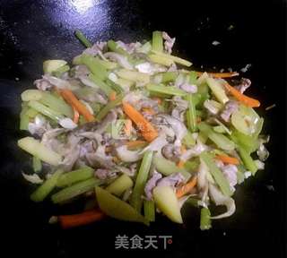 葱葱时蔬小杂炒的做法步骤:13
