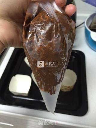 法式熔岩巧克力蛋糕的做法步骤:9